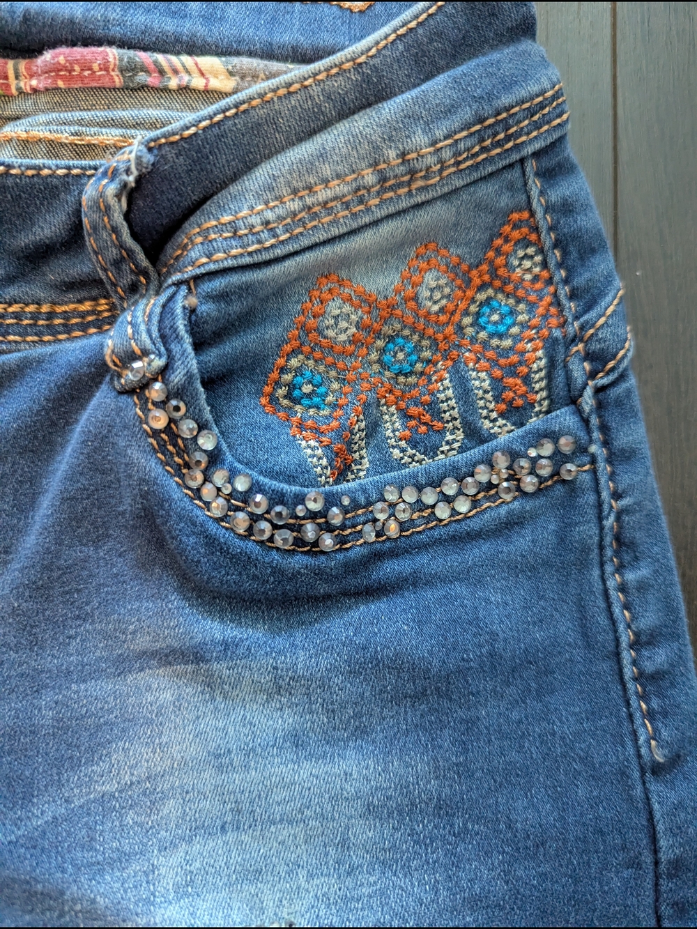 Unique Stud & Embroidered Pocket Detailed Skinny Jeans